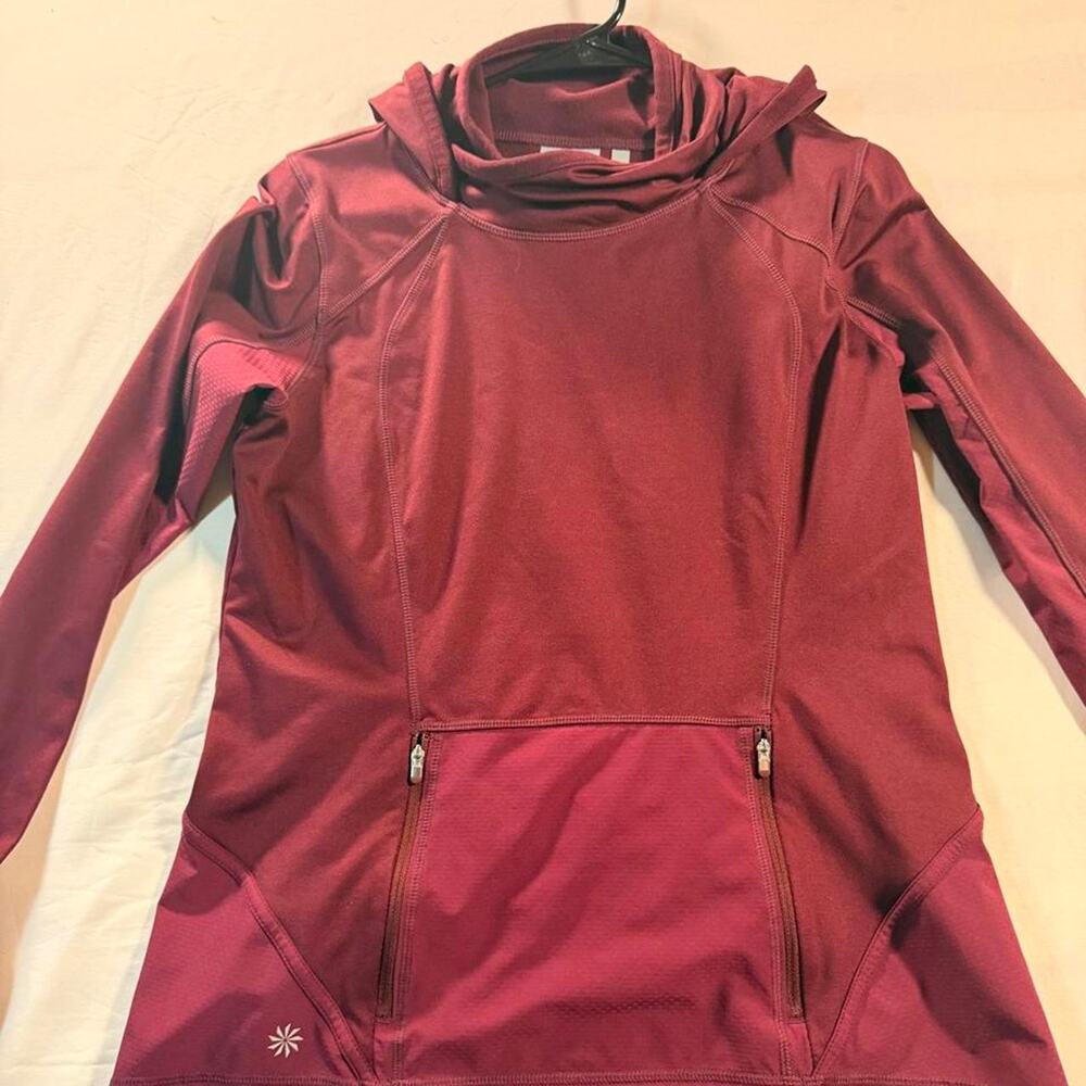 Athleta performance pullover in a